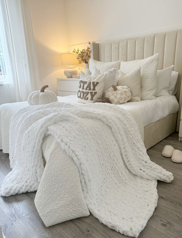 Cloud King Size Large White Chenille Chunky Knit Blanket Throw